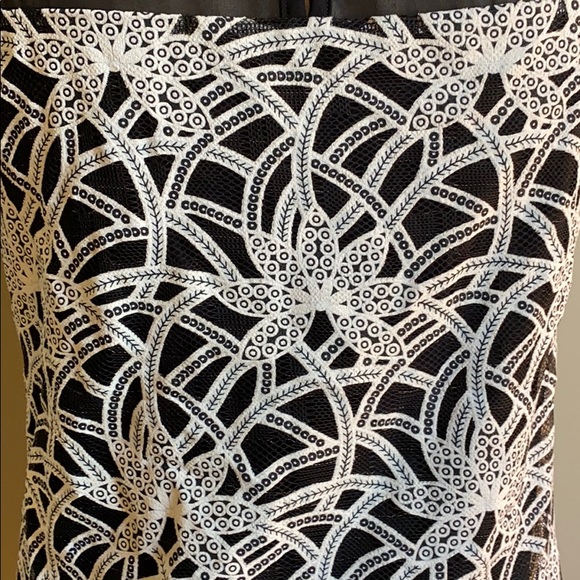 Banana Republic Overlay Sleeveless Top - Picture 3 of 4